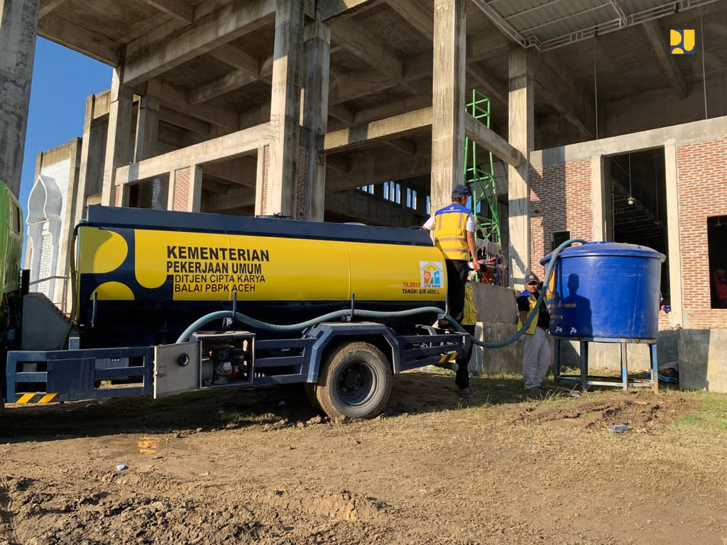 atasi krisis air bersih pengungsi aceh, kementerian pu kerahkan tim tanggap darurat dan prasarana air bersih