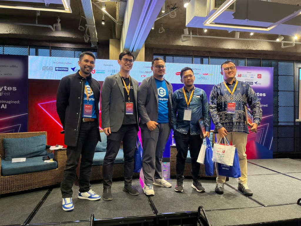 ceo optima, m. ali zaenal menjadi pembicara dalam panel ai exabytes marketing fest 2025 ceo optima, m. ali zaenal menjadi pembicara dalam panel ai exabytes marketing fest 2025