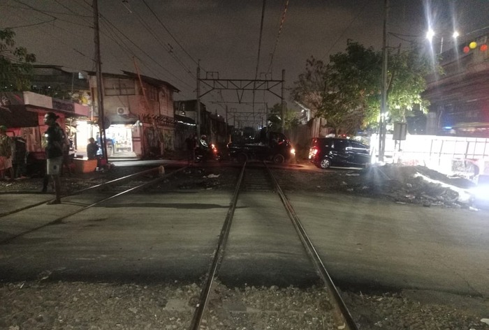 disiplin berlalu lintas di perlintasan sebidang