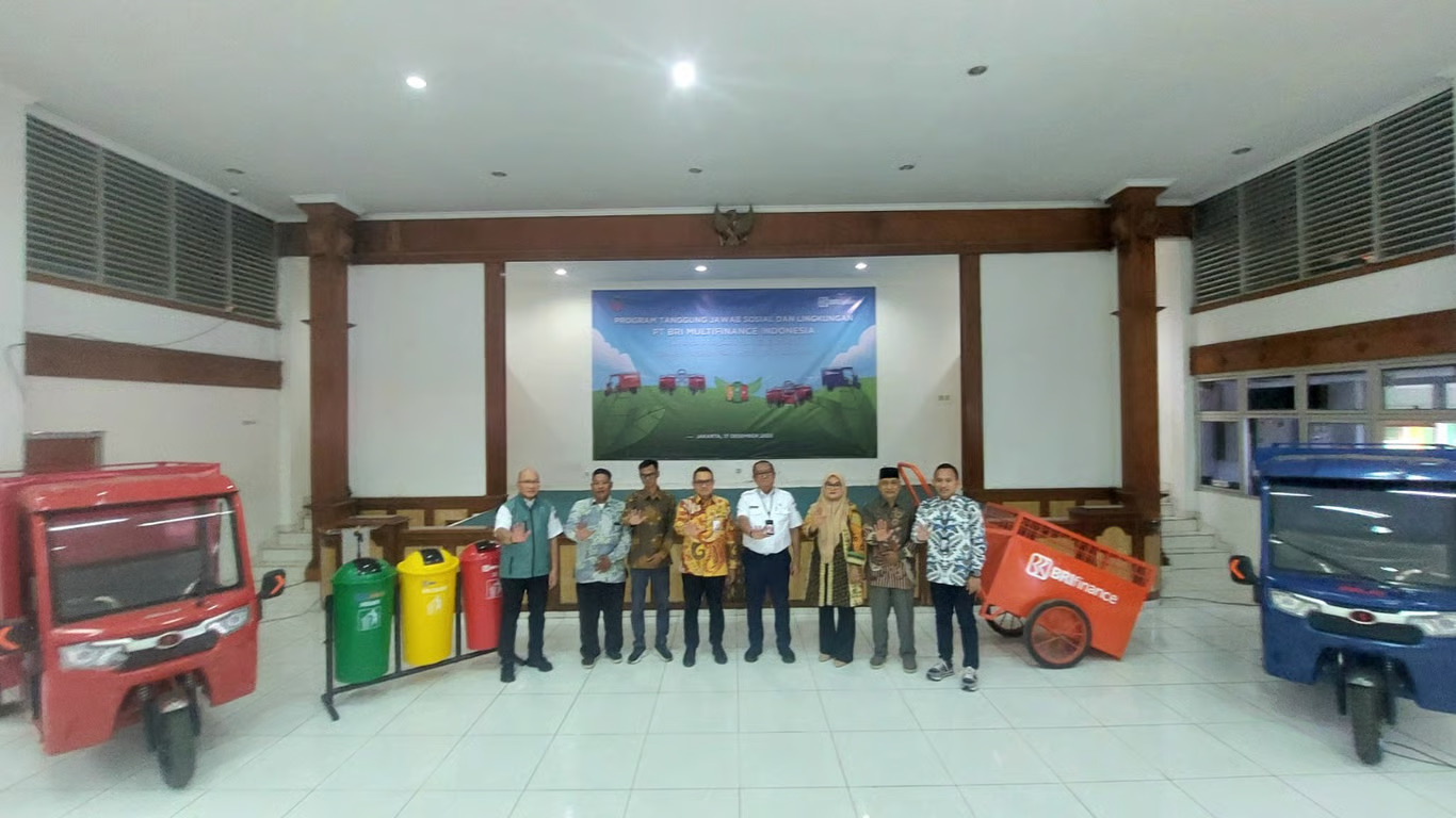 integrasikan aspek lingkungan dan sosial, bri finance turut andil dalam pengelolaan sampah dki jakarta