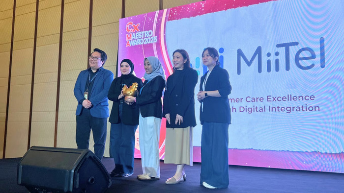revcomm indonesia raih markplus cx maestro award 2025 revcomm indonesia raih markplus cx maestro award 2025
