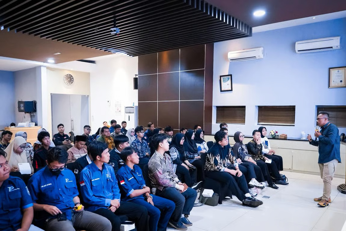 sambut angkutan nataru, daop 1 jakarta matangkan persiapan posko bersama railfans dan itl trisakti