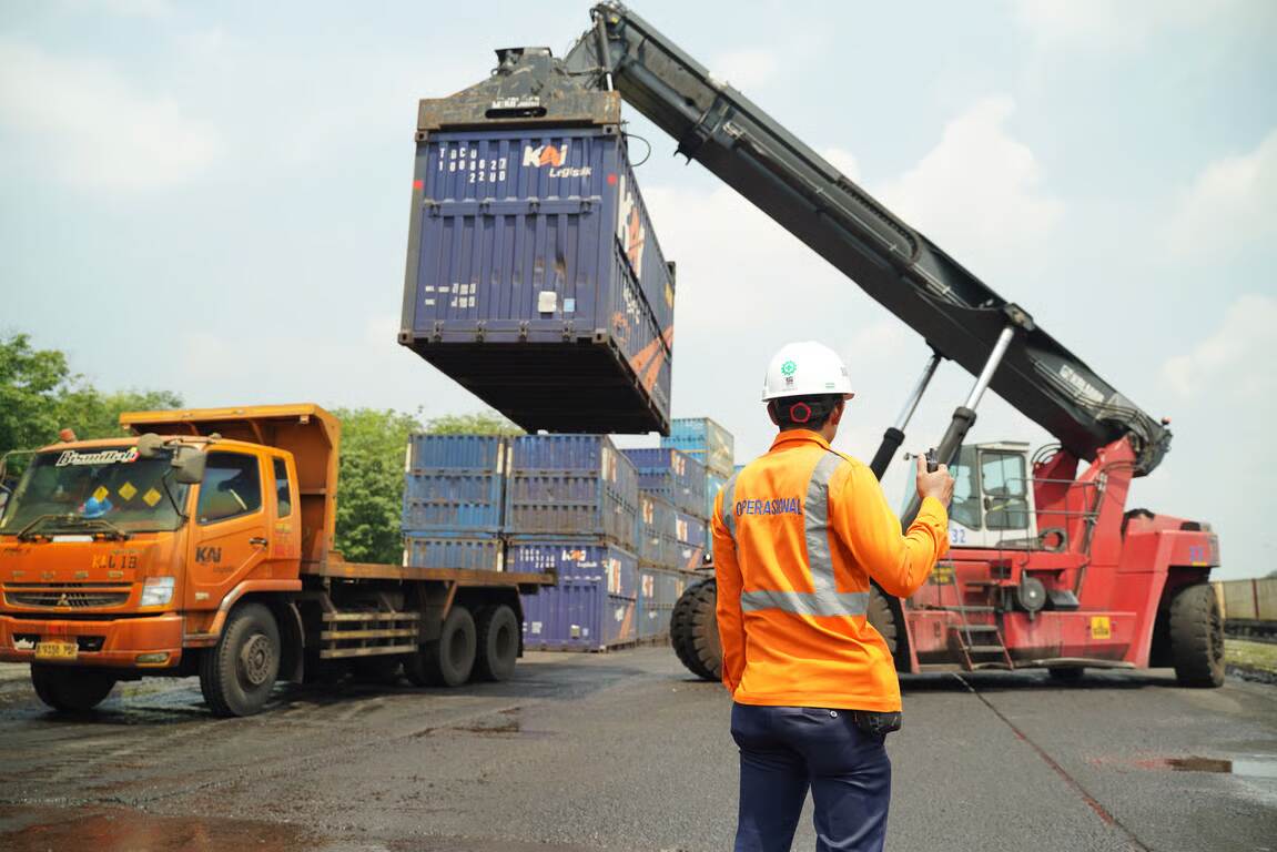 21 juta ton barang terkelola hingga november 2025, kai logistik perkuat distribusi logistik nasional