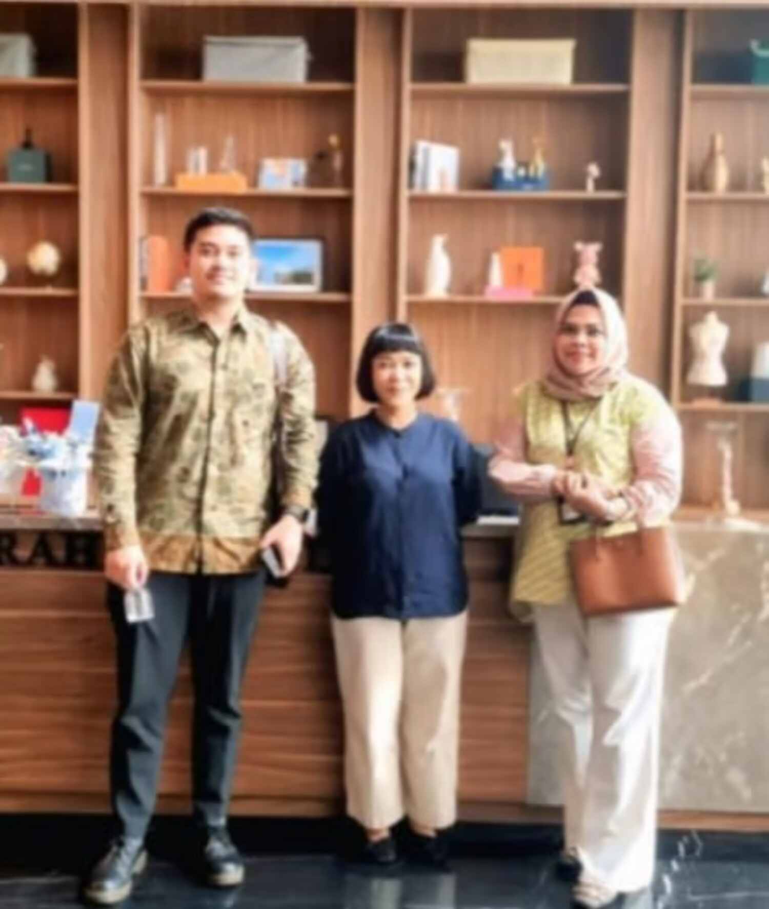 dukung penampilan profesional insan brilian, bri branch office otista region 6jakarta 1 jalin sinergi dengan expressions parfum