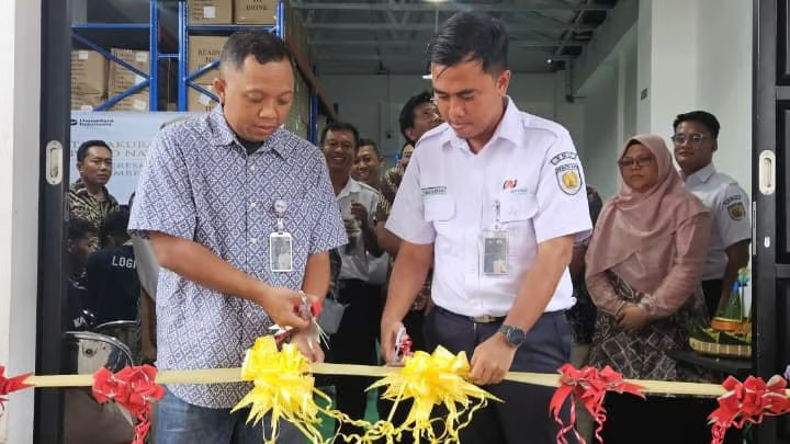 dukung proses distribusi logistik lebih cepat, kai services resmikan gudang logistik di regional 9 jember