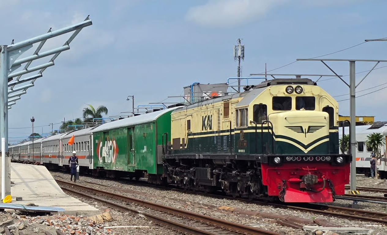 kinerja positif 2025 kai daop 7 madiun angkut 68.452 ton barang, ketepatan waktu capai 98.58%