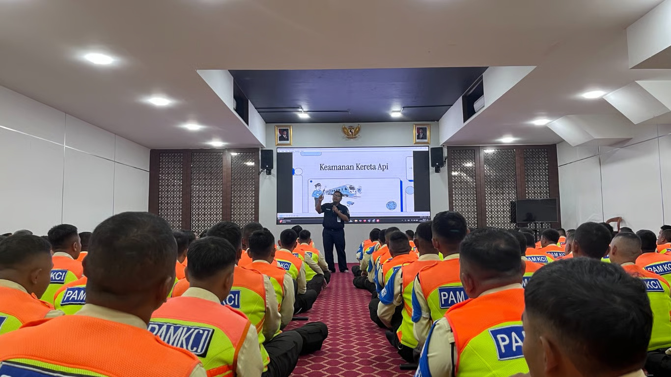 pastikan keamanan dan keselamatan untuk penumpang pasca nataru, kai services gelar pembinaan petugas keamanan stasiun