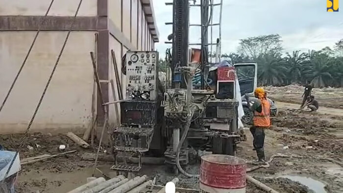 pastikan pasokan air bersih warga di wilayah terdampak bencana aceh, kementerian pu tambah 57 titik sumur bor (1)