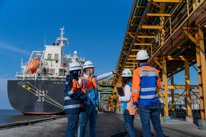 pelindo multi terminal pastikan layanan pelabuhan tetap berjalan optimal di periode libur nataru