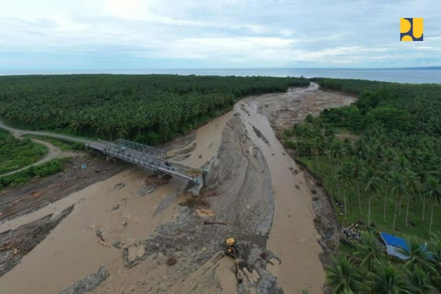 tanggap darurat banjir maluku utara, kementerian pu identifikasi titik kritis dan siagakan alat berat