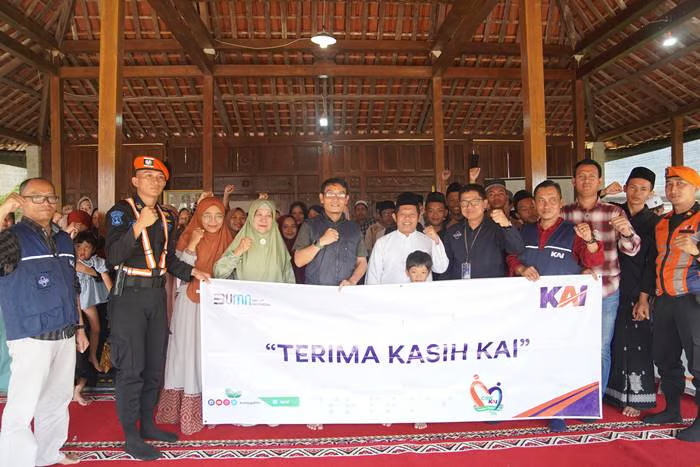 wujud kepedulian sosial, kai daop 7 madiun salurkan dana tjsl rp778 juta sepanjang 2025