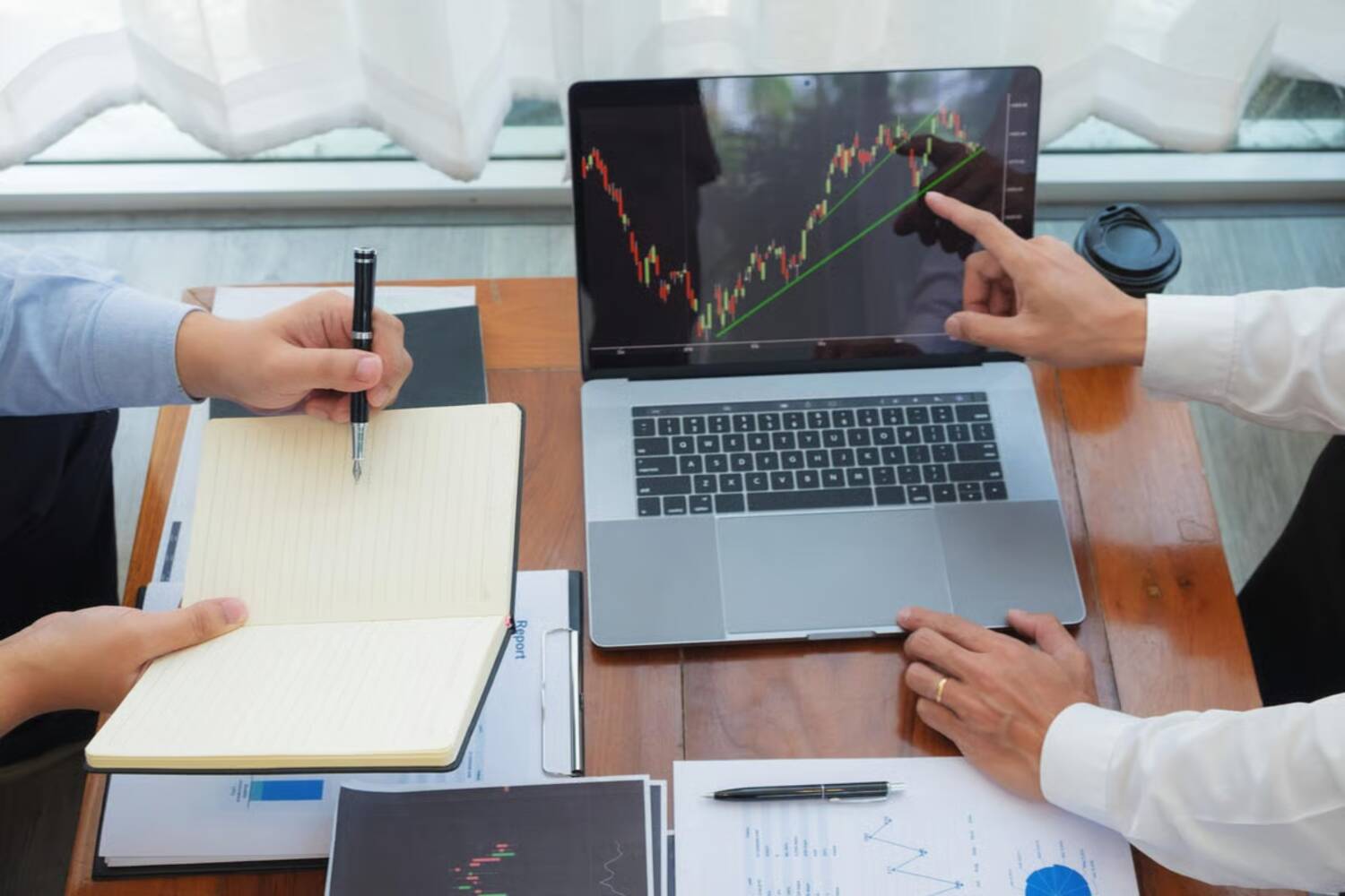 analisis teknikal dasar untuk membaca arah pergerakan harga