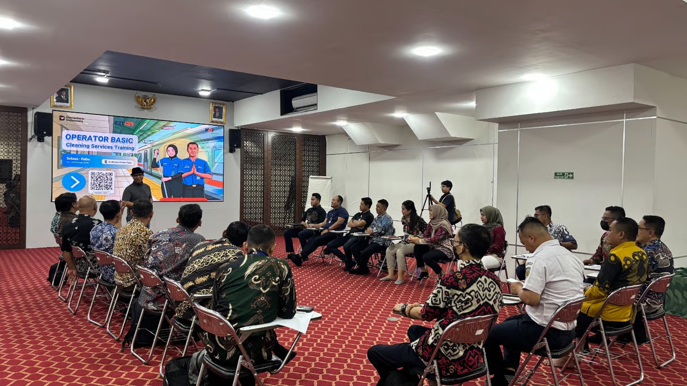 bersiap menghadapi masa angleb, kai services terus meningkatkan kualitas pelayanan kebersihan