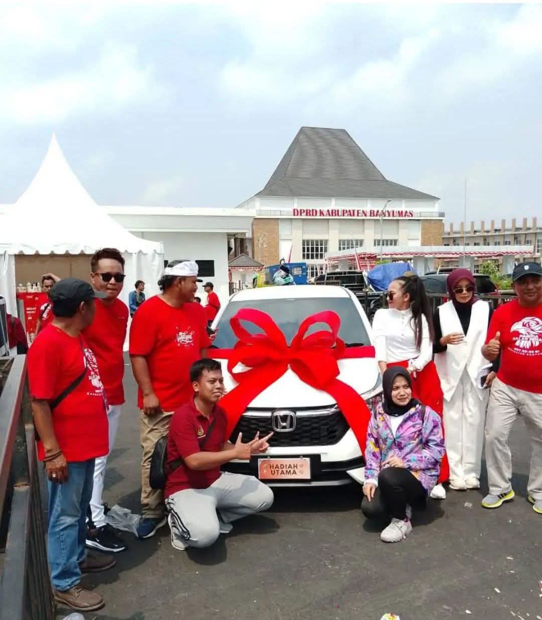 hadiah jalan sehat hut ke 80 ri pemda banyumas