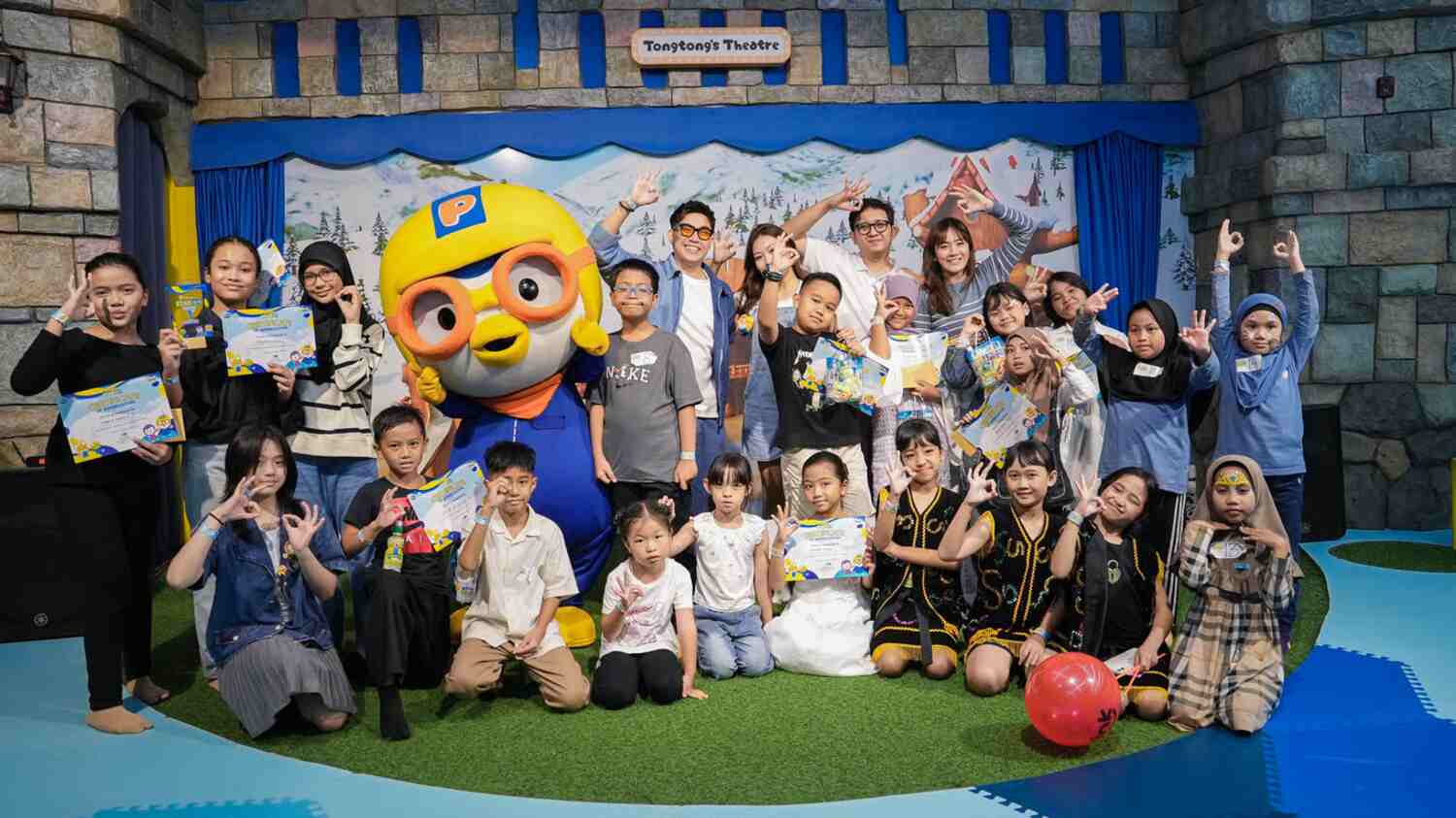 hero masa depan lahir di sini pororo star chajgi final show siap cetak hero masa depan di pondok indah mall