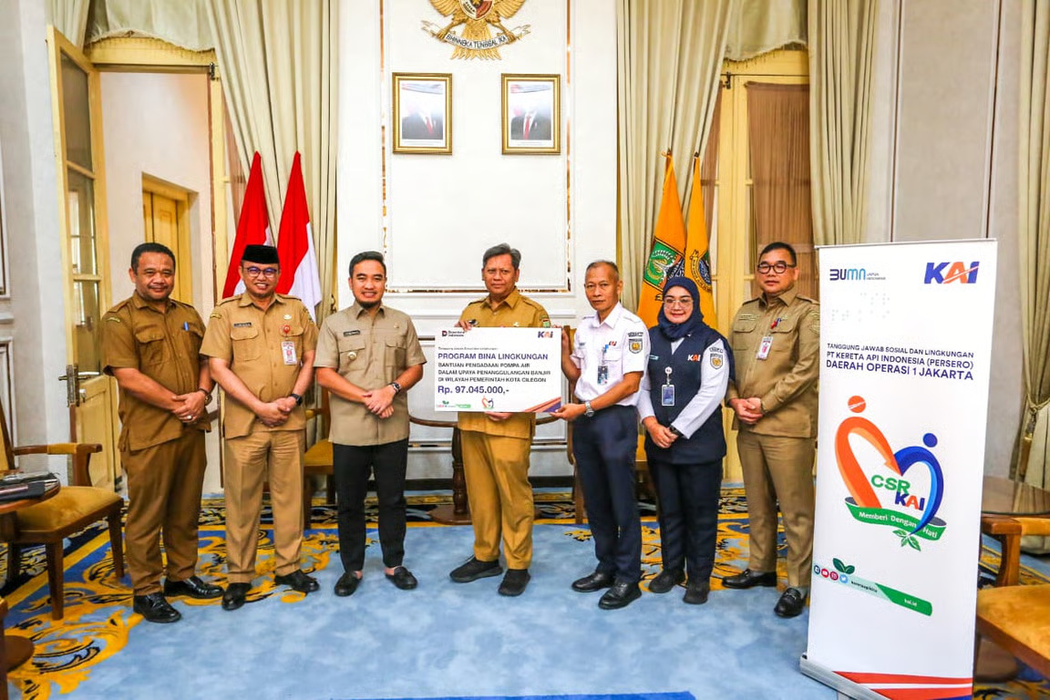 tjsl kai daop 1 jakarta salurkan pompa air ke pemkot cilegon