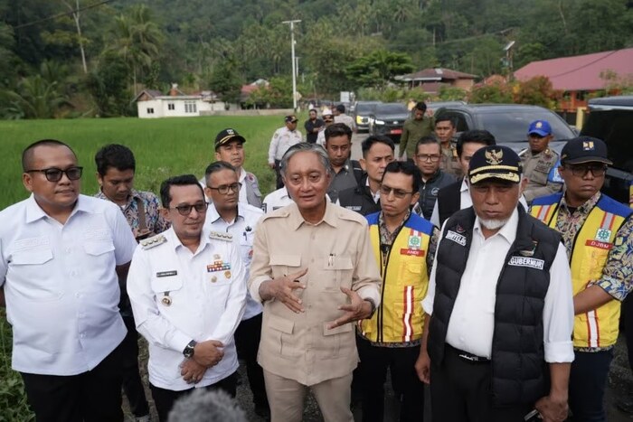 tengah bapak dody hanggodo menteri pekerjaan umum