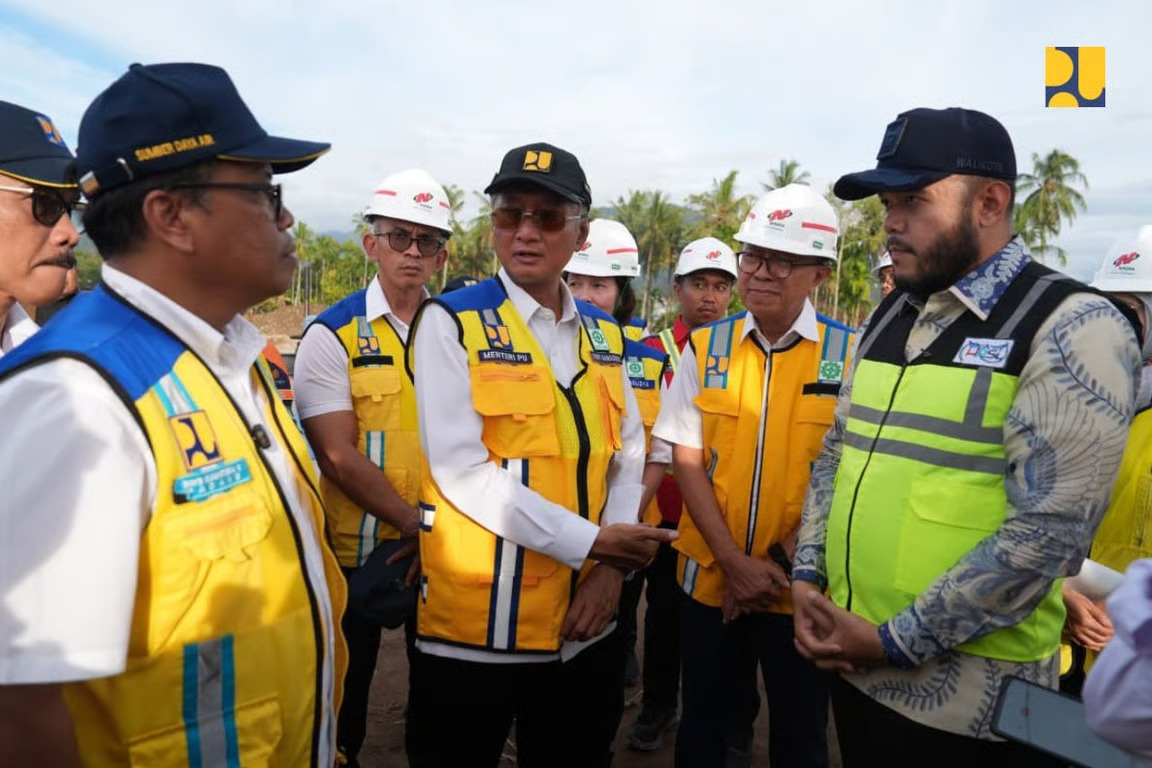 tinjau normalisasi sungai air dingin padang, menteri pu instruksikan percepatan penanganan dan keterlibatan masyarakat melalui program padat karya