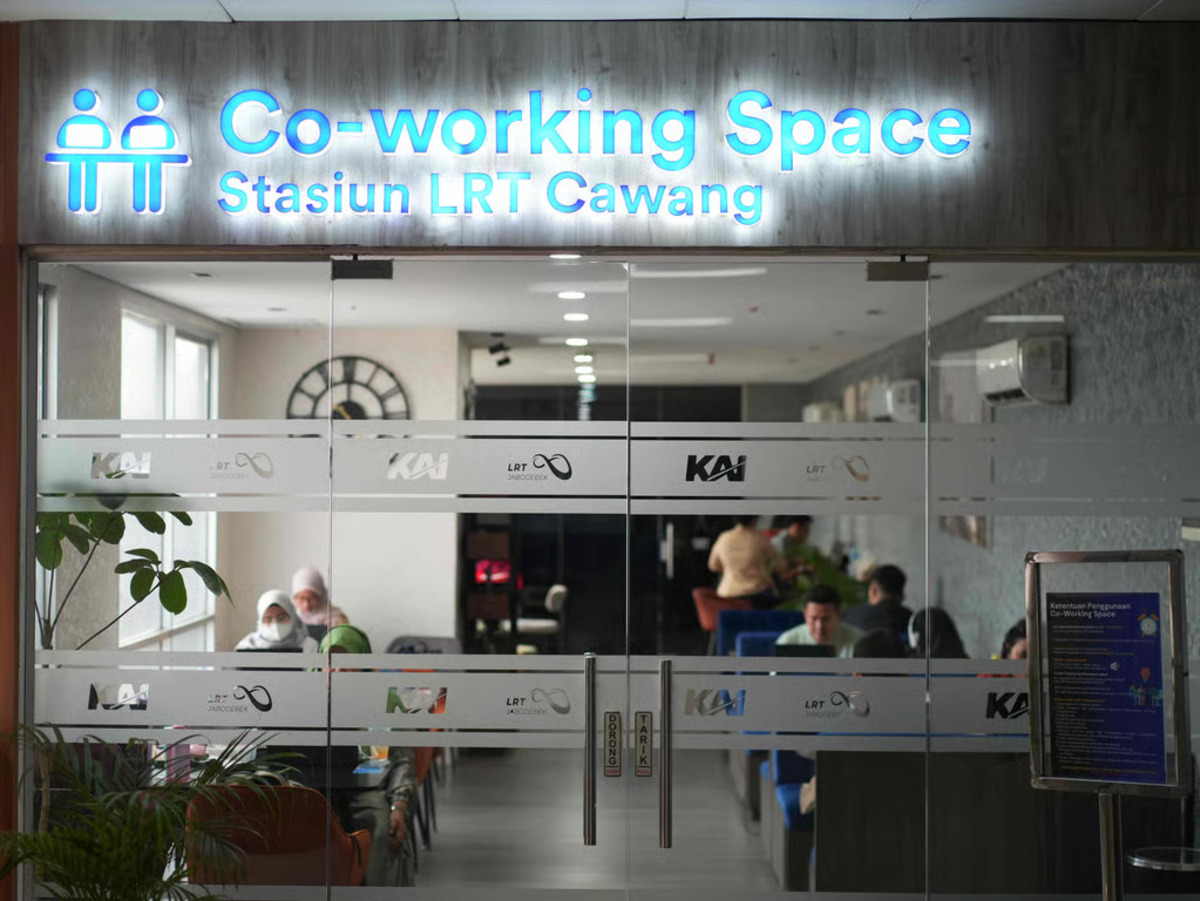 waktu transit lebih produktif, manfaatkan fasilitas co working space di stasiun cawang