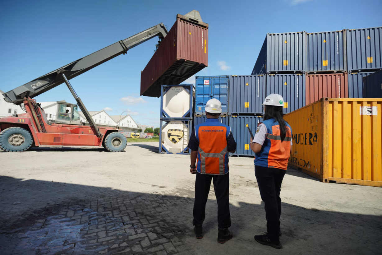 hingga februari kai logistik kelola 2,2 juta barang, sektor angkutan peti kemas tumbuh 40% hingga februari kai logistik kelola 2,2 juta barang, sektor angkutan peti kemas tumbuh 40%