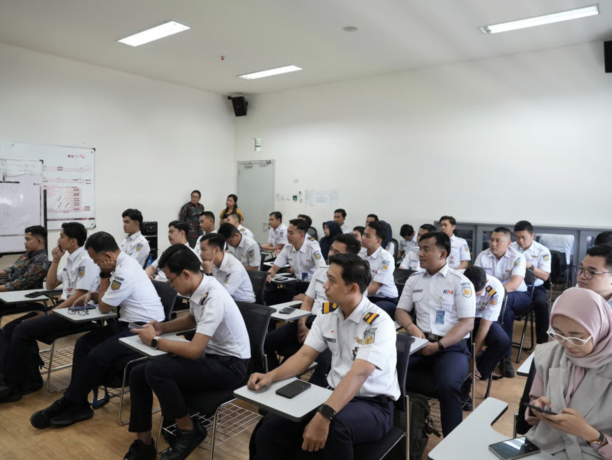 jelang angkutan lebaran 2026, kai periksa kesehatan petugas lrt jabodebek (1)