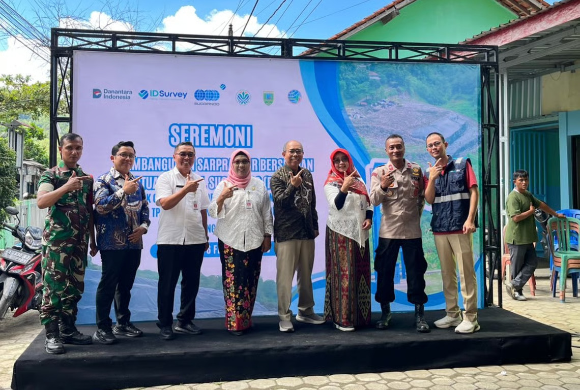 sucofindo dorong pengelolaan sampah berkelanjutan, berikan bantuan geomembran di tpa kaligending untuk mendukung net zero emission