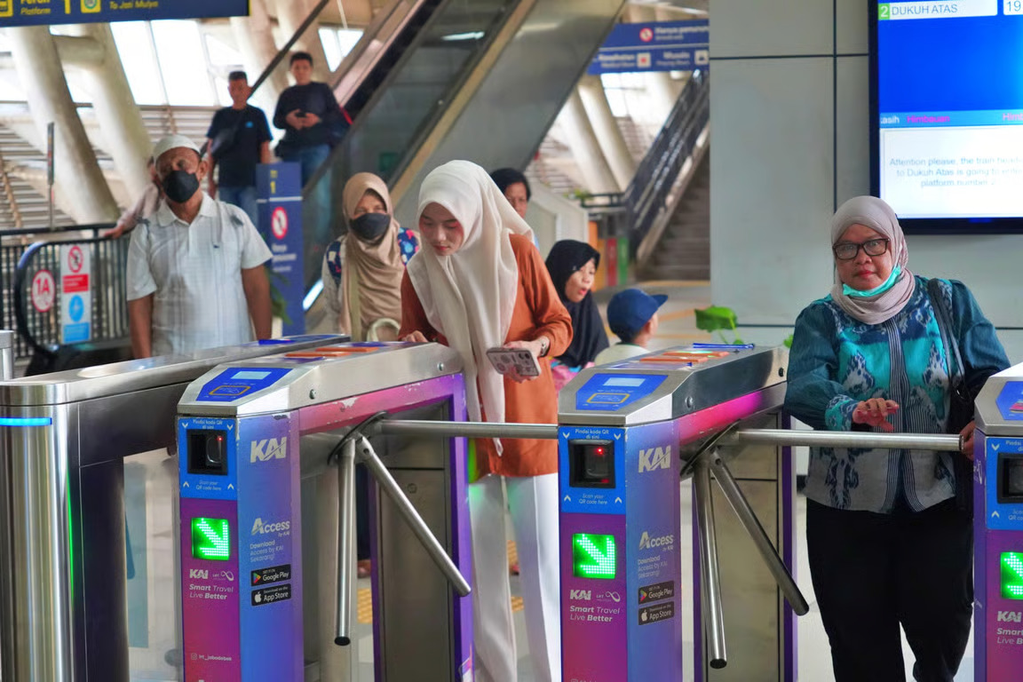 tarif lrt jabodebek maksimal rp10.000 selama libur panjang 18–24 maret