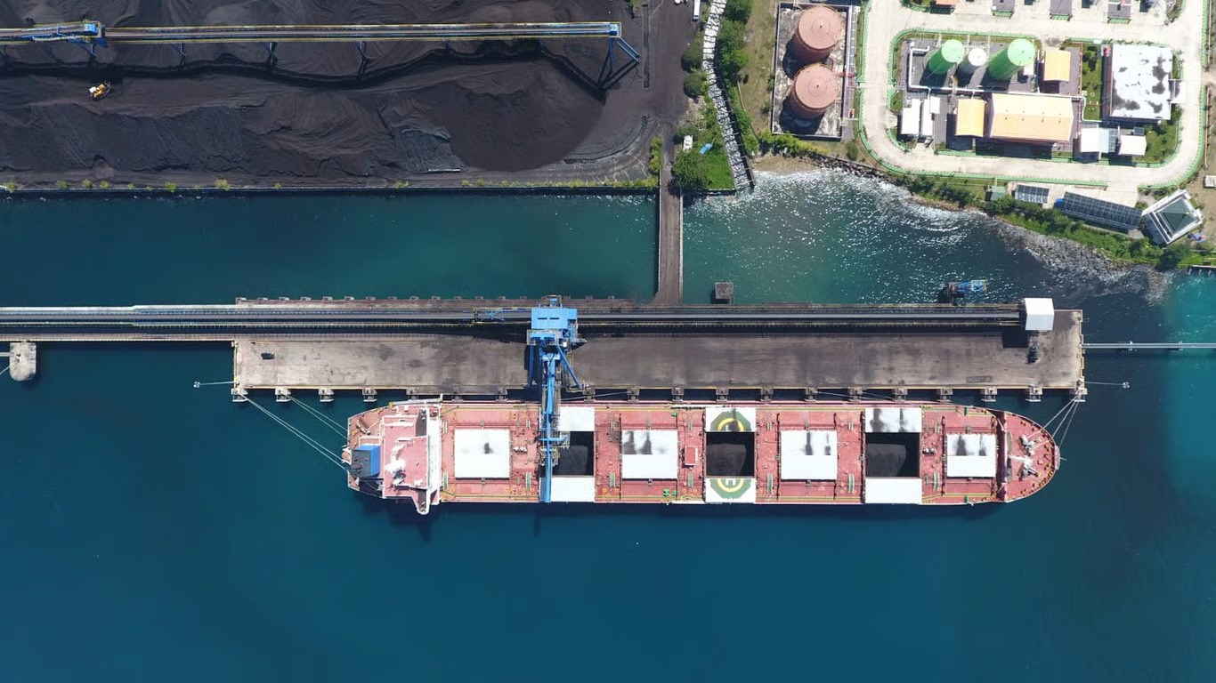 fitch menaikkan asumsi harga komoditas