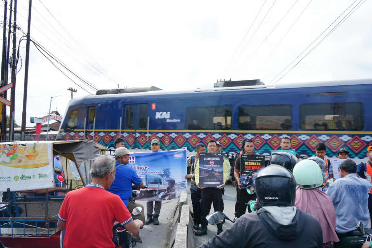 himbauan kepada masyarakat untuk taat saat melintas di perlintasan kereta api demi keselamatan bersama