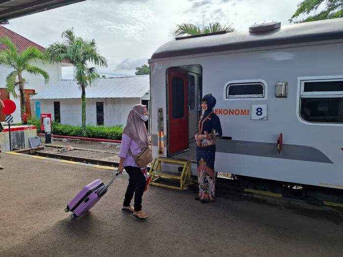 kai divre iii palembang sediakan 17.980 tempat duduk selama libur wafat yesus kristus