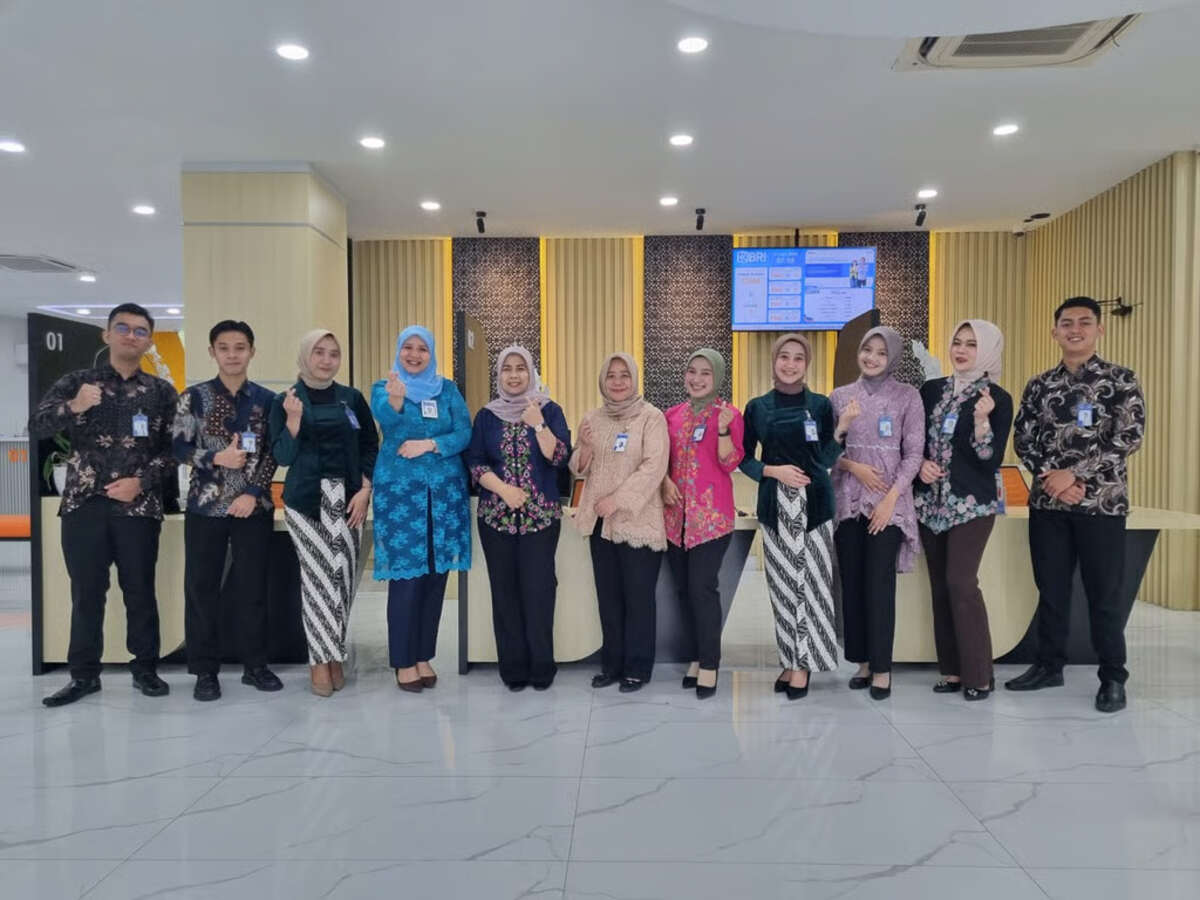 peringati hari kartini, frontliner bri branch office cut mutiah kenakan pakaian nasional