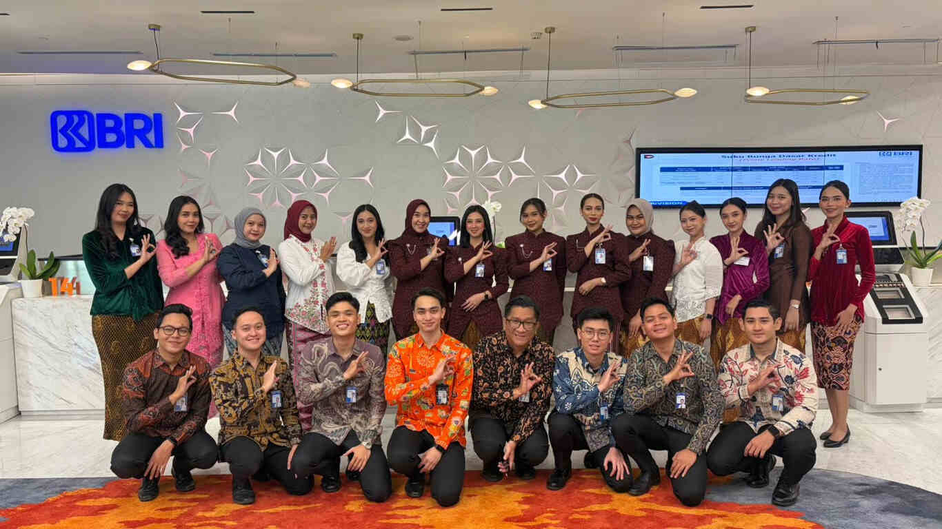 peringati hari kartini, frontliner bri kantor cabang khusus tampil beda dengan pakaian nasional (3)