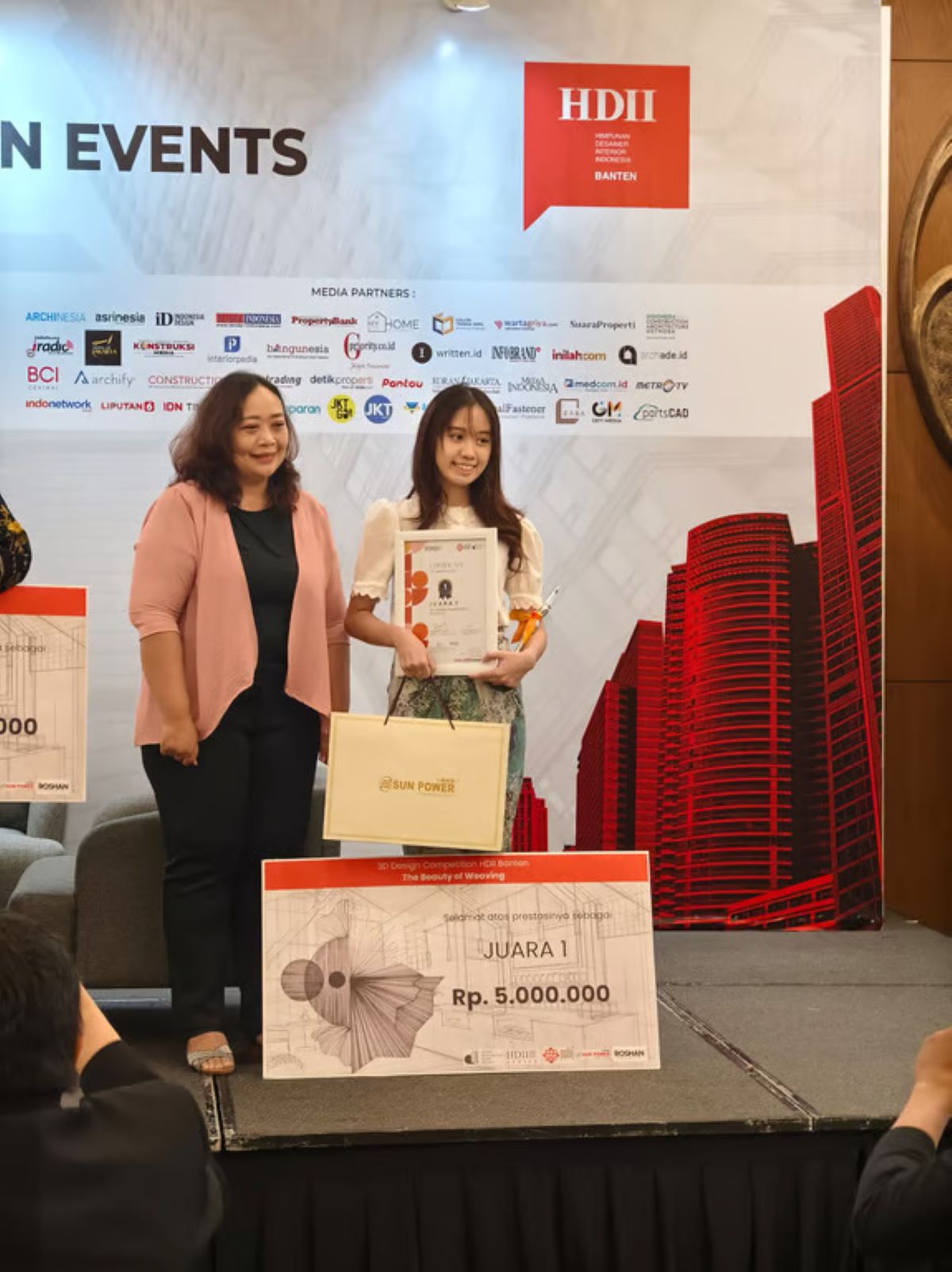 produktif dan berprestasi ardella regina chandra buktikan dukungan binus @bandung bagi talenta kreatif