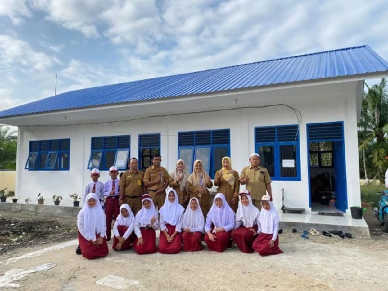 respon cepat ptpn group bangun kembali gedung sekolah di rokan hulu pasca terbakar (1)