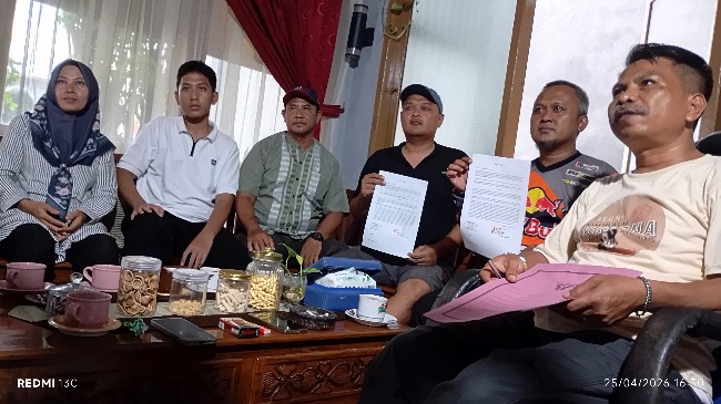 sejumlah korban saat mendatangi klinik hukum di purwokerto. sabtu 25 04 2026