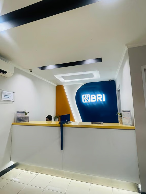bri kk mall kelapa gading tetap layani transaksi nasabah saat libur melalui weekend banking