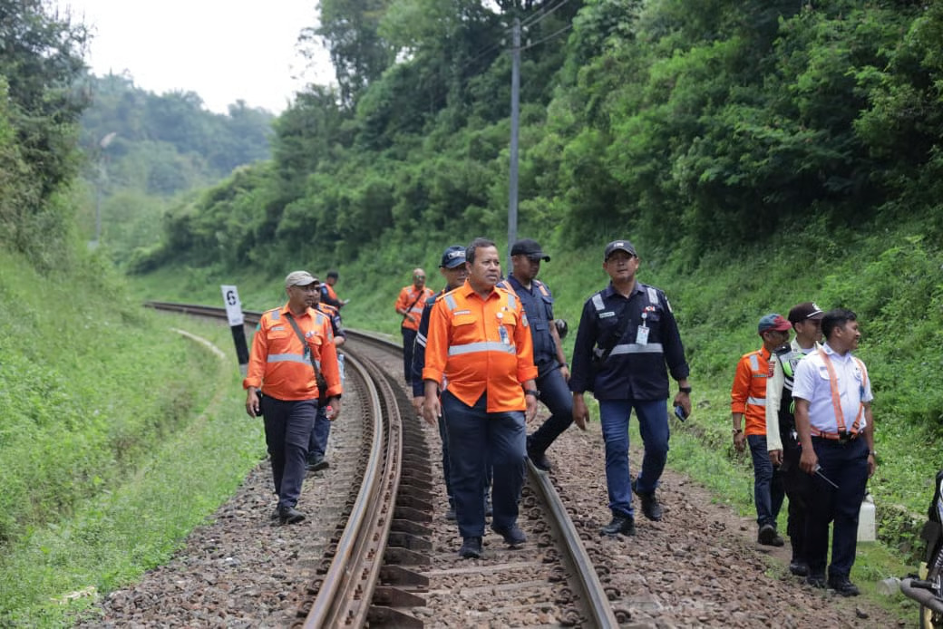 jajaran manajemen kai daop 2 bandung pastikan keselamatan perjalanan ka