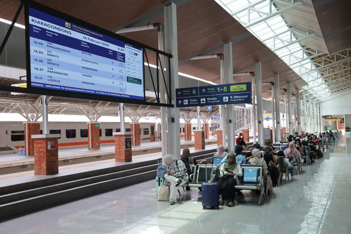 kai daop 2 bandung himbau pelanggan datang lebih awal ke stasiun, antisipasi kepadatan arus lalu lintas saat kirab budaya milangkala tatar sunda 2026