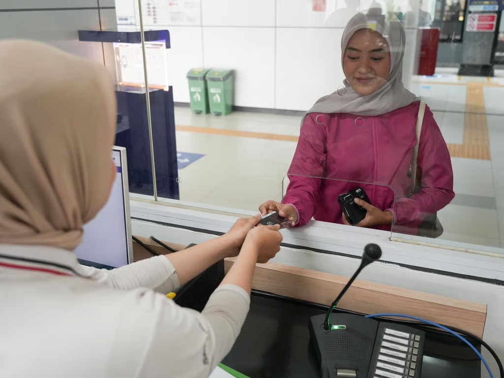 layanan penitipan barang di stasiun halim semakin dimanfaatkan, dukung perjalanan pengguna lebih praktis dan nyaman