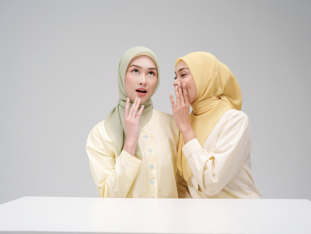 mengusung konsep timeless fashion, napocut ungkap rahasia hijab paris tetap tegak paripurna hingga 100x cuci