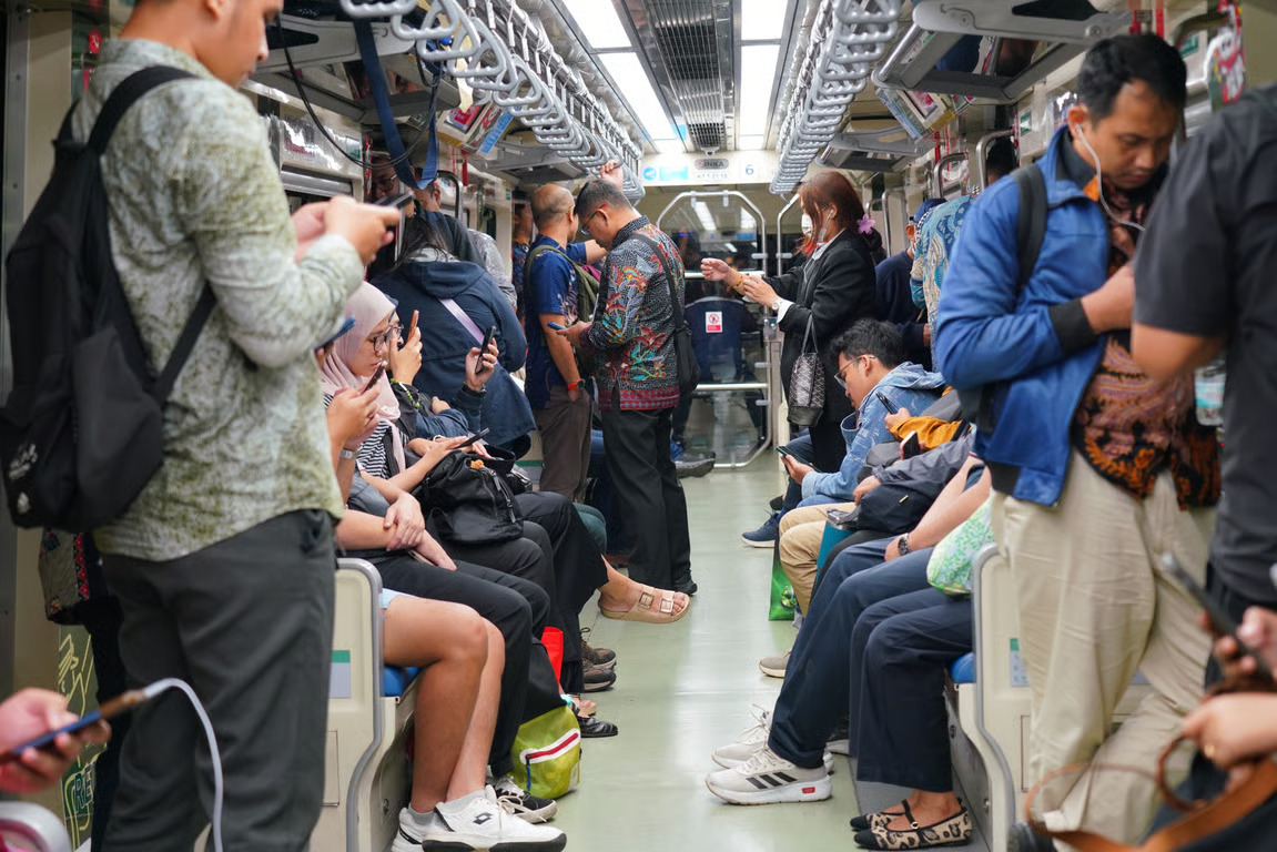 pengguna lrt jabodebek april tembus 2,9 juta, kian jadi pilihan mobilitas harian masyarakat