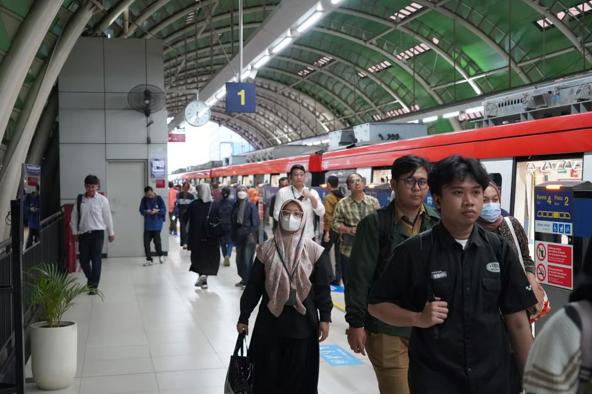 pengguna lrt jabodebek tembus 127 ribu, jadi alternatif mobilitas di tengah penyesuaian operasional bekasi