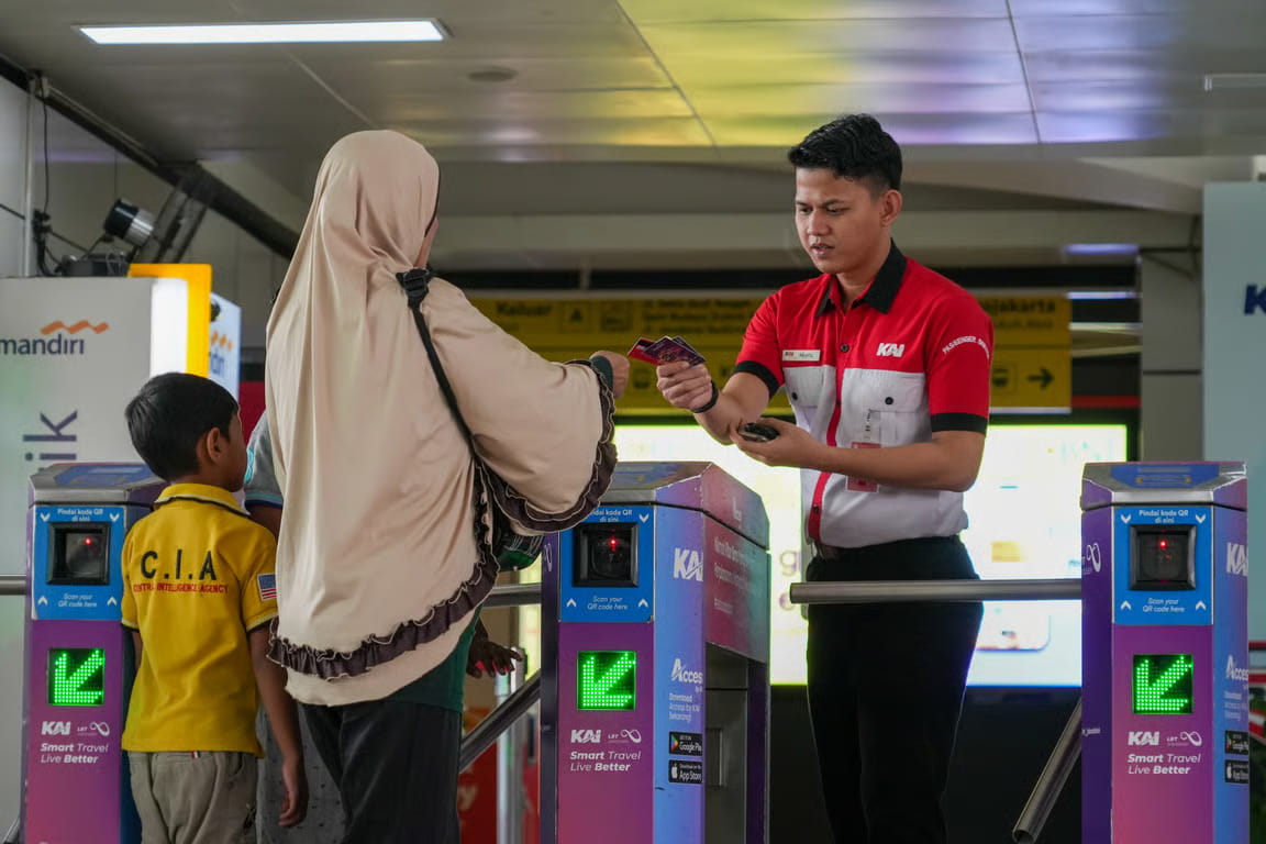 pengguna lrt jabodebek tembus 139 ribu saat long weekend may day, jadi tulang punggung mobilitas liburan (1)