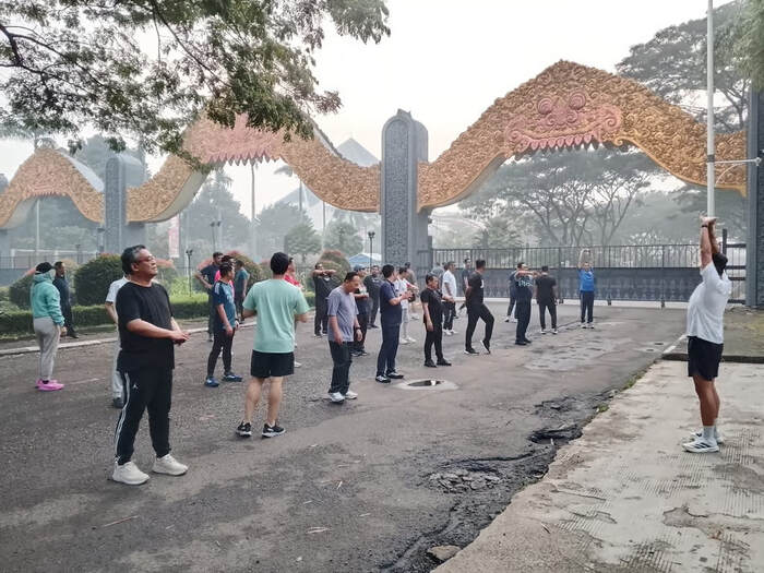 pererat kebersamaan, manajemen bri region 6 gelar jogging bersama di kawasan tmii