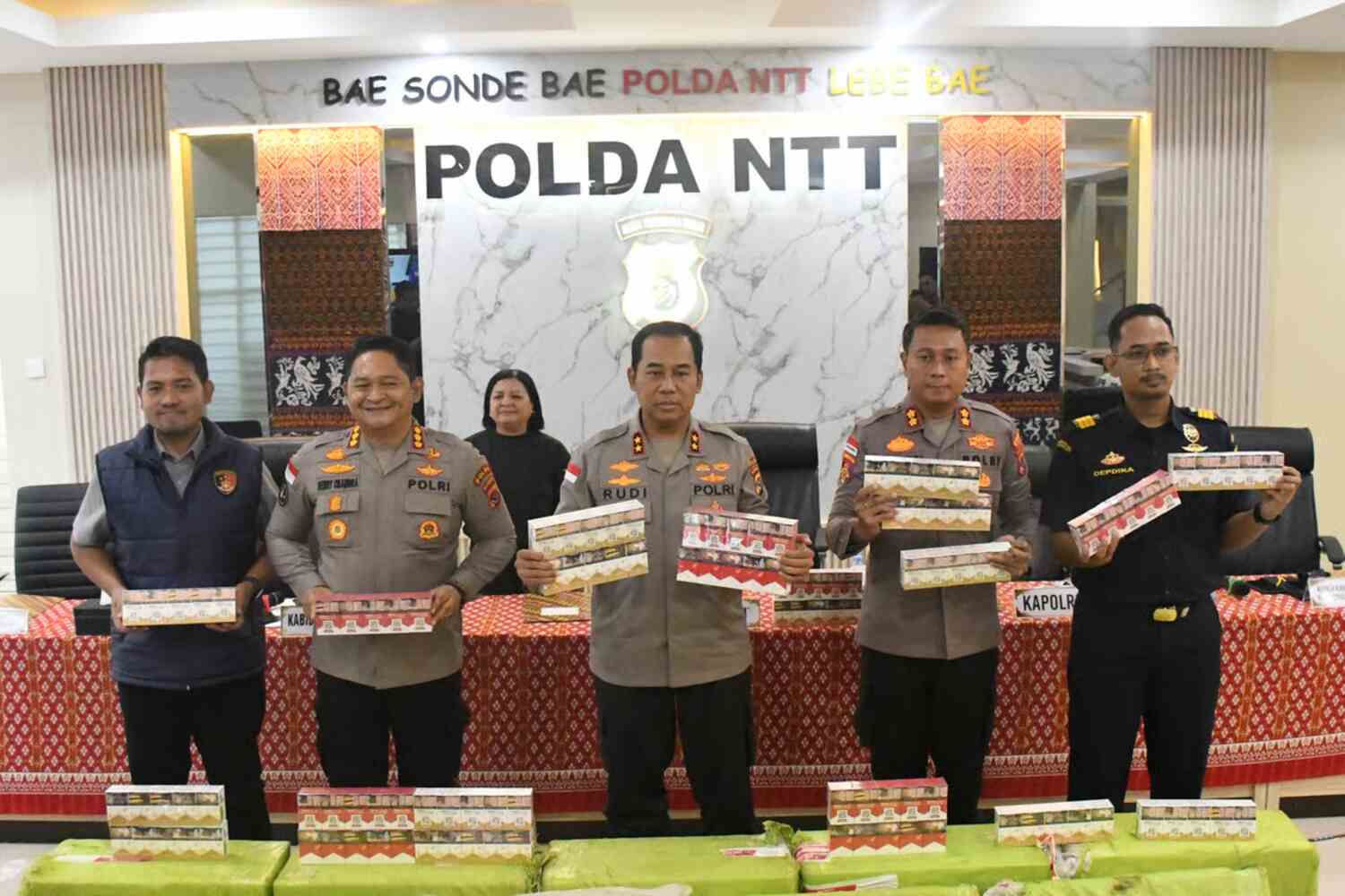 polda ntt ungkap jaringan rokok ilegal internasional, negara diselamatkan dari kerugian rp12,3 miliar