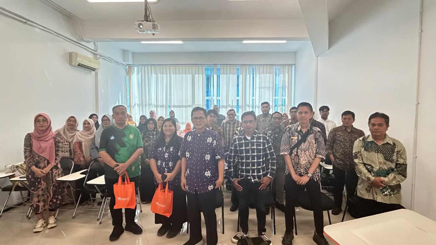 satu university kukuhkan diri sebagai pts terdepan bersama disdik dalam penguatan kompetensi ai guru se sumsel