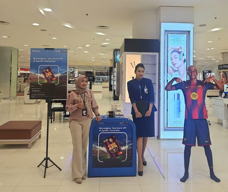 bri kalimalang ramaikan emporium pluit dengan booth pembukaan rekening dan kartu debit eksklusif fc barcelona