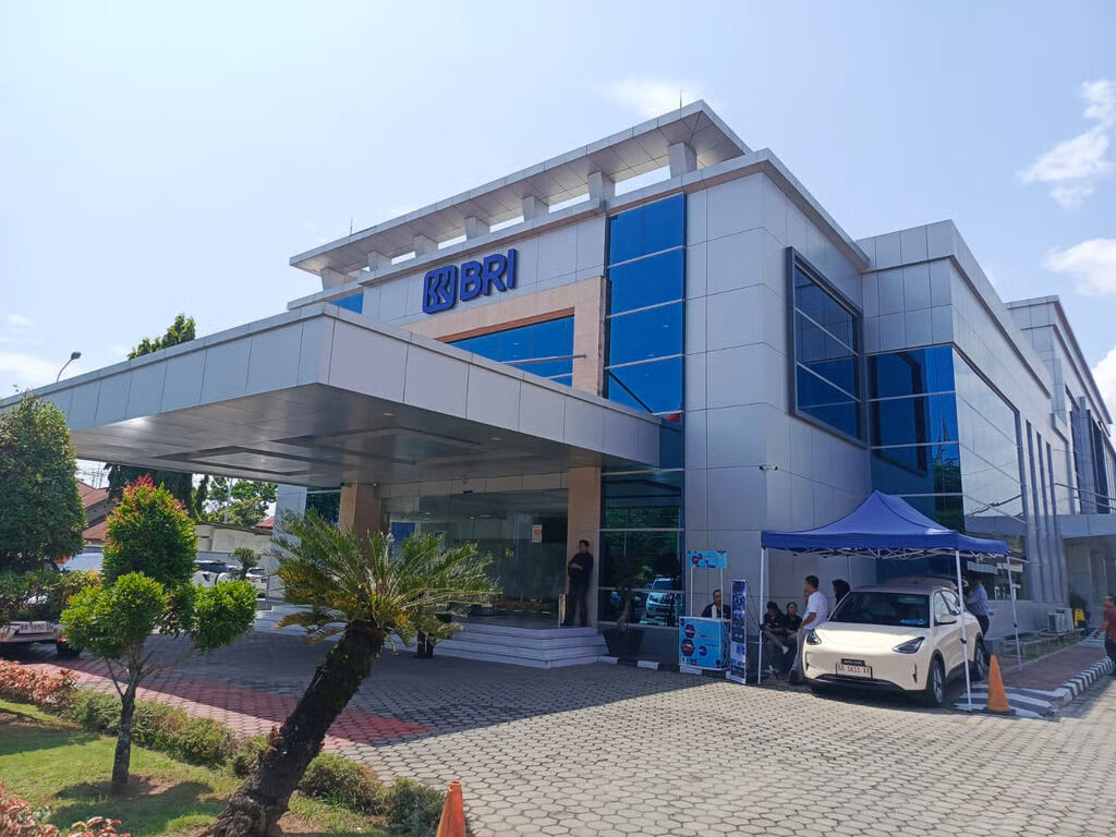 hari terakhir! bri finance hadirkan promo bunga 0 di pameran otomotif di sumatera barat (1) hari terakhir! bri finance hadirkan promo bunga 0 di pameran otomotif di sumatera barat (1)