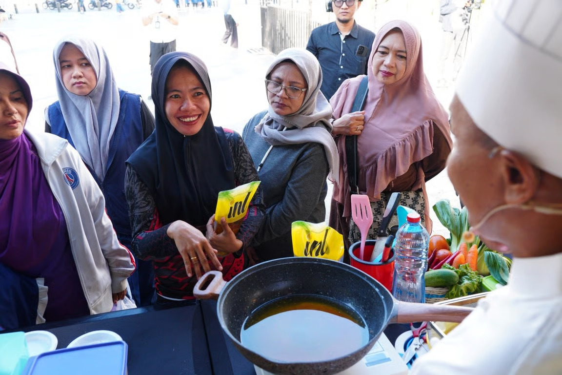 holding perkebunan nusantara perluas akses minyak goreng terjangkau, 600 kemasan ludes dalam sejam di bazar pt inl holding perkebunan nusantara perluas akses minyak goreng terjangkau, 600 kemasan ludes dalam sejam di bazar pt inl