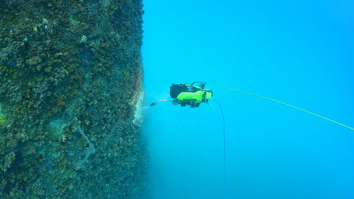 inspeksi bawah air dengan rov qysea fifish x1